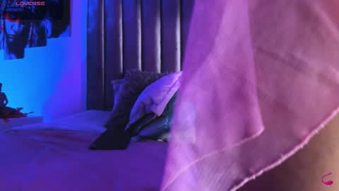 Snapshot of isabella_flowerss chatting on October 30, 2:24 am online show from October 30, 2:24 am