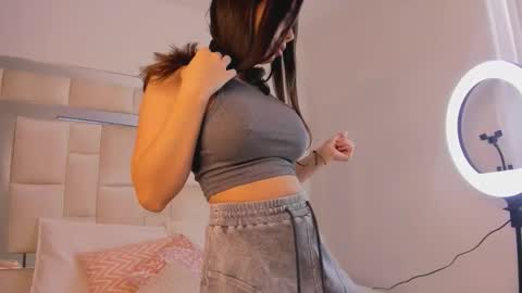 Snapshot of isabella_gomez11 chatting on December 5, 4:14 pm isabella_gomez11 online show from December 5, 4:14 pm