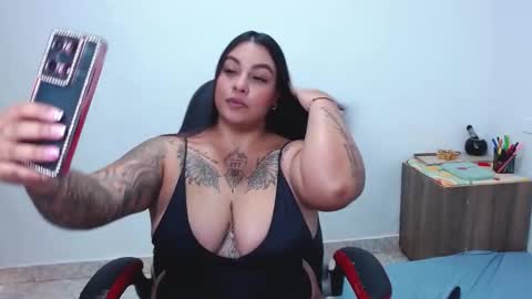 Snapshot of isabella_hots chatting on March 7, 8:00 pm estefania online show from March 7, 8:00 pm