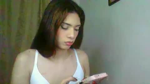 Snapshot of isabella_kitykatt chatting on November 1, 1:18 am isabella online show from November 1, 1:18 am