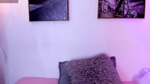 Snapshot of isabella_lopez_ chatting on January 28, 12:00 pm Isabel Lopez online show from January 28, 12:00 pm