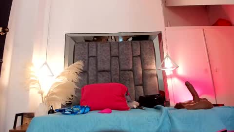 Snapshot of isabella_lopez_ chatting on February 16, 12:43 pm Isabel Lopez online show from February 16, 12:43 pm