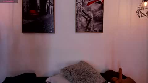 Snapshot of isabella_lopez_ chatting on March 5, 12:00 pm Isabel Lopez online show from March 5, 12:00 pm