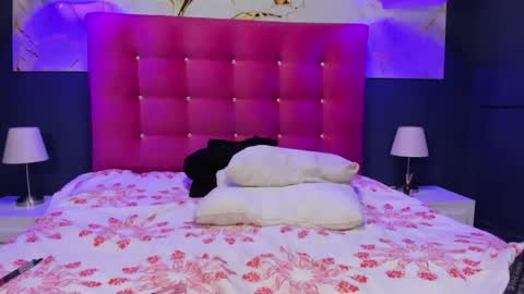 Snapshot of isabella_lovestory chatting on December 13, 8:58 pm isabella lovestory online show from December 13, 8:58 pm