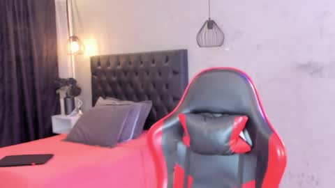Snapshot of isabella_nowa chatting on April 22, 11:45 am Isabella Nowa online show from April 22, 11:45 am