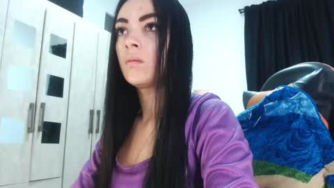 Snapshot of isabella_piercee chatting on May 6, 9:36 am isabella_piercee online show from May 6, 9:36 am