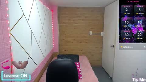 Snapshot of isabella_roseee chatting on October 29, 8:32 pm isabella_roseee online show from October 29, 8:32 pm