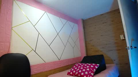 Snapshot of isabella_roseee chatting on November 13, 8:30 pm isabella_roseee online show from November 13, 8:30 pm