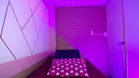 Snapshot of isabella_roseee chatting on November 21, 9:13 pm isabella_roseee online show from November 21, 9:13 pm