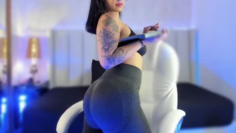 Snapshot of isabella_santamaria chatting on December 4, 9:35 pm Isa online show from December 4, 9:35 pm