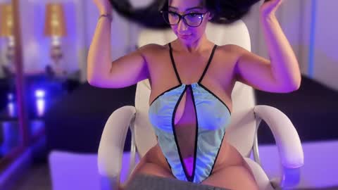 Snapshot of isabella_santamaria chatting on December 6, 10:08 pm Isa online show from December 6, 10:08 pm