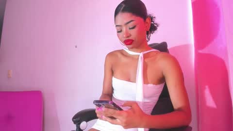 Snapshot of isabella_sex18 chatting on October 20, 10:21 pm isabella online show from October 20, 10:21 pm