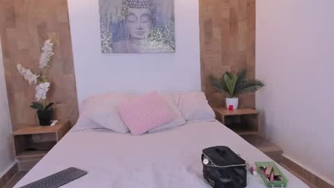 Snapshot of isabella_winkler chatting on June 10, 11:09 am isabella_winkler online show from June 10, 11:09 am