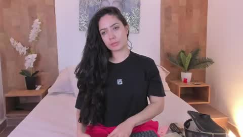 Snapshot of isabella_winkler chatting on June 11, 10:57 am isabella_winkler online show from June 11, 10:57 am
