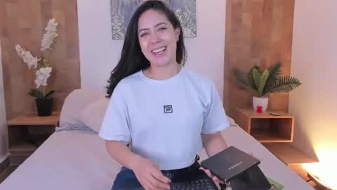 Snapshot of isabella_winkler chatting on June 15, 12:07 pm isabella_winkler online show from June 15, 12:07 pm