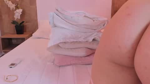 Snapshot of isabella_winkler chatting on July 6, 3:03 pm isabella_winkler online show from July 6, 3:03 pm