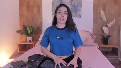 Snapshot of isabella_winkler chatting on July 13, 11:13 am isabella_winkler online show from July 13, 11:13 am