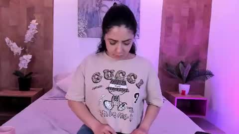 Snapshot of isabella_winkler chatting on July 18, 12:20 pm isabella_winkler online show from July 18, 12:20 pm