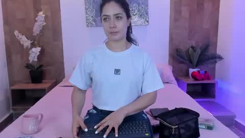 Snapshot of isabella_winkler chatting on July 29, 11:30 am isabella_winkler online show from July 29, 11:30 am
