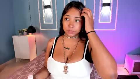 Snapshot of isabella_zc chatting on June 23, 12:03 pm isabella zc online show from June 23, 12:03 pm