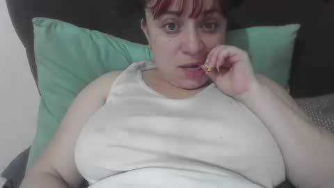 isabellaa_hills_ online show from November 17, 6:35 pm