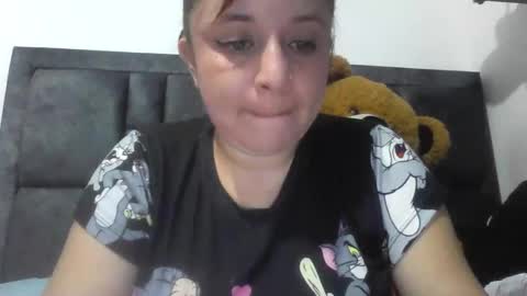 isabellaa_hills_ online show from June 2, 5:59 pm