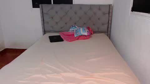 Snapshot of isabellaa_love_ chatting on October 12, 12:42 am IM ISABELLA online show from October 12, 12:42 am