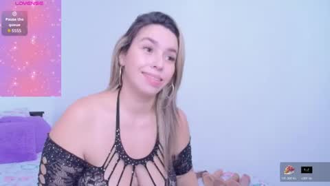 Snapshot of isabellaa_smith03 chatting on June 9, 7:03 pm isabellaa_smith03 online show from June 9, 7:03 pm