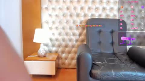 Snapshot of isabellaalux_ chatting on June 30, 9:38 pm isabellaalux_ online show from June 30, 9:38 pm