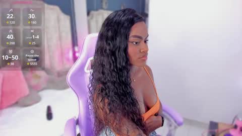 Snapshot of isabellabroms21 chatting on December 7, 9:00 pm    v online show from December 7, 9:00 pm