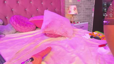 Snapshot of isabellabroms21 chatting on February 10, 5:47 am    v online show from February 10, 5:47 am