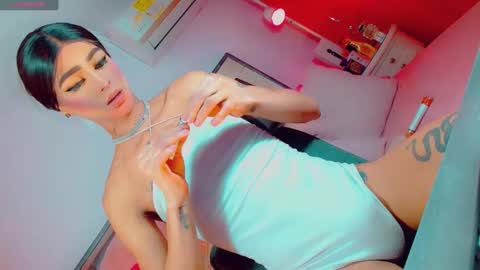 isabellagirs online show from November 18, 1:59 pm