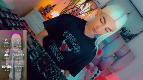 isabellagirs online show from June 3, 5:40 pm