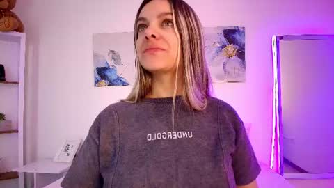 Snapshot of isabellaharley chatting on June 15, 1:35 pm Isabella online show from June 15, 1:35 pm