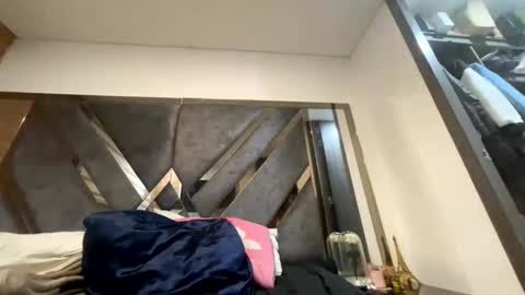 Snapshot of isabellakoffs chatting on October 7, 5:37 am Isabella.. back again online show from October 7, 5:37 am