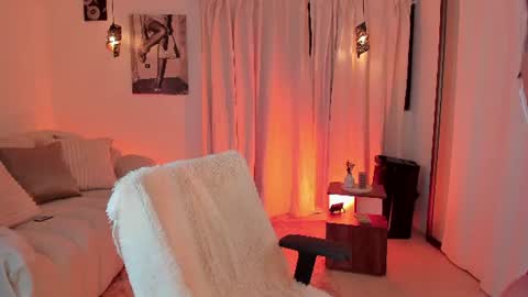 Snapshot of isabellalux_ chatting on June 25, 5:39 pm ISABELLA online show from June 25, 5:39 pm