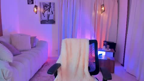Snapshot of isabellalux_ chatting on June 28, 8:26 pm ISABELLA online show from June 28, 8:26 pm