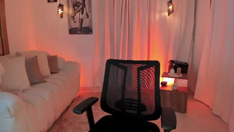 Snapshot of isabellalux_ chatting on July 12, 6:10 pm ISABELLA online show from July 12, 6:10 pm