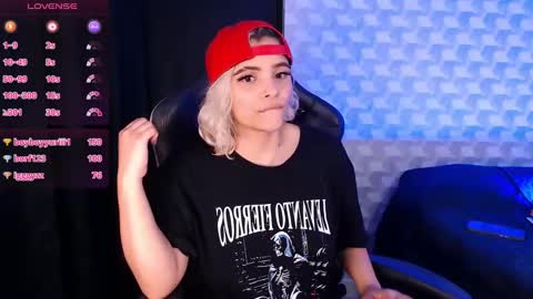 Isabella Mout  online show from January 26, 5:45 am