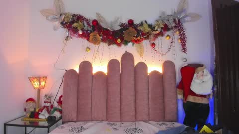 Snapshot of isabellas_smith chatting on December 21, 9:15 pm Martina IG martissmith01 online show from December 21, 9:15 pm