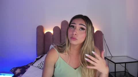 Snapshot of isabellas_smith chatting on January 17, 1:36 am Martina IG martissmith01 online show from January 17, 1:36 am