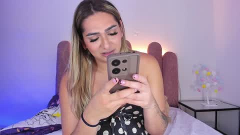 Snapshot of isabellas_smith chatting on January 23, 11:15 pm Martina IG martissmith01 online show from January 23, 11:15 pm