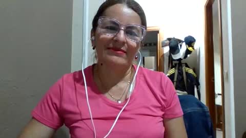 Snapshot of isabellawouti chatting on May 17, 7:54 pm isabella online show from May 17, 7:54 pm