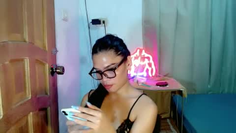 Snapshot of isabelle_amore chatting on June 25, 5:12 am Ysa online show from June 25, 5:12 am