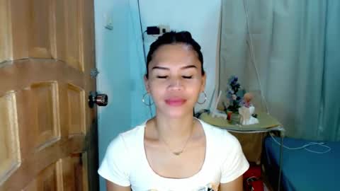 Snapshot of isabelle_amore chatting on July 8, 10:25 pm Ysa online show from July 8, 10:25 pm