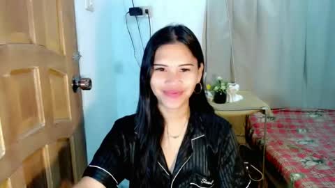 Snapshot of isabelle_amore chatting on July 29, 12:42 am Ysa online show from July 29, 12:42 am