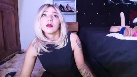isabelle_sara online show from June 7, 8:12 pm