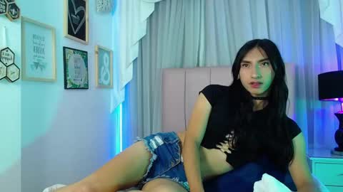 Isabelle Daza online show from December 2, 1:05 pm