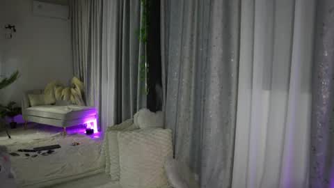 IsabelleEthan online show from July 31, 1:05 am