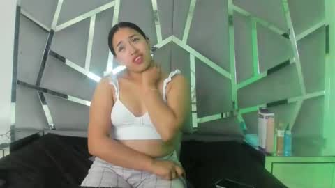 isabellrodriguez18 online show from January 14, 10:48 am